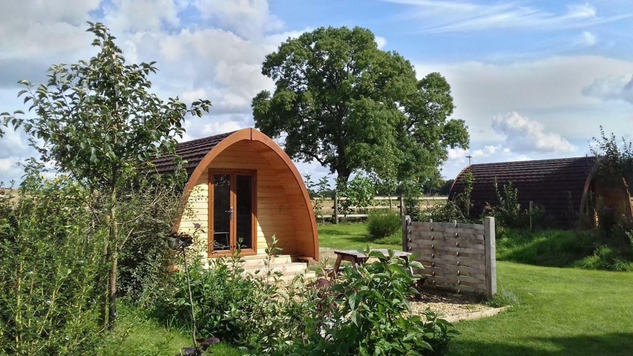 Campion Glamping Pod Hotel Cheltenham Ngoại thất bức ảnh