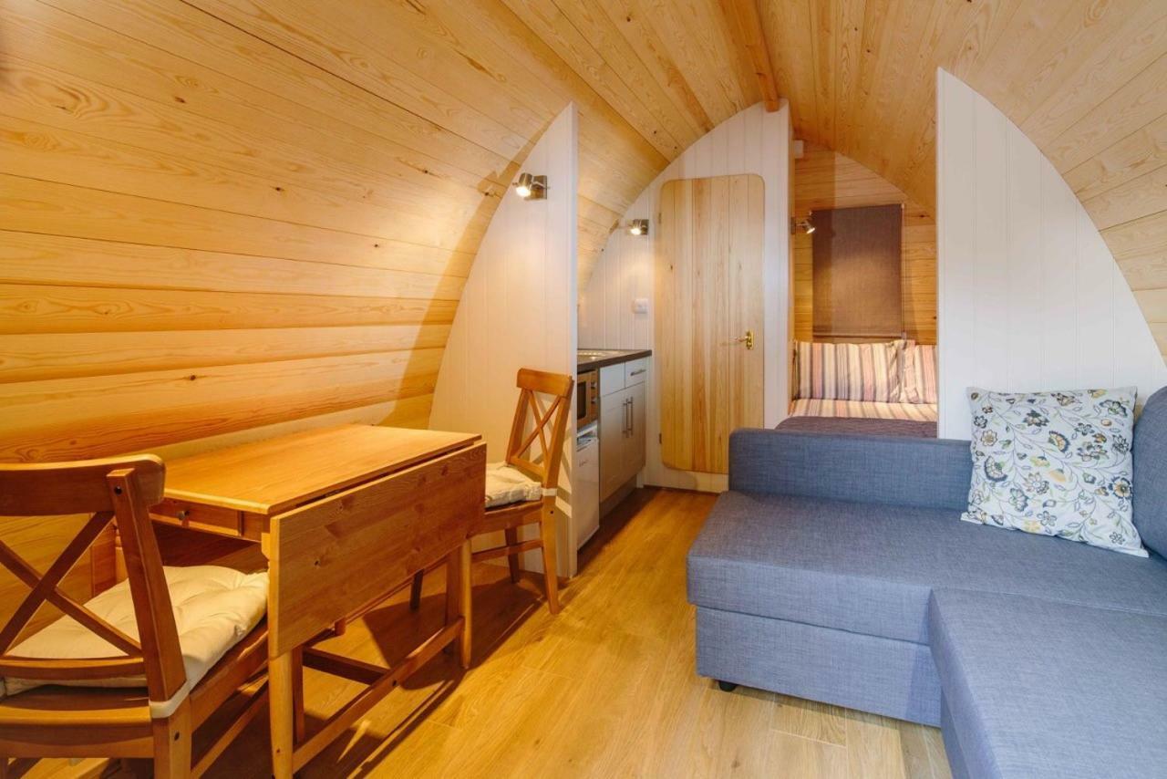 Campion Glamping Pod Hotel Cheltenham Ngoại thất bức ảnh